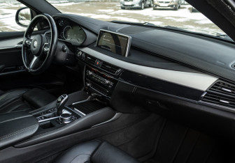 Подержанный автомобиль BMW X6 2018 года (9 фото)