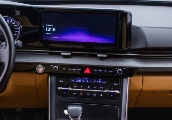 Подержанный автомобиль Kia Carnival 2021 года (13 фото)
