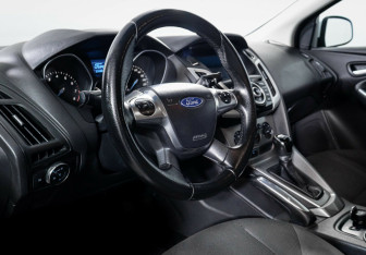 Подержанный автомобиль Ford Focus Sedan 2012 года (9 фото)