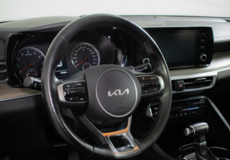 Подержанный автомобиль Kia K5 2022 года (15 фото)