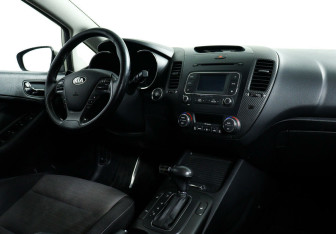 Подержанный автомобиль Kia Cerato Sedan 2013 года (8 фото)