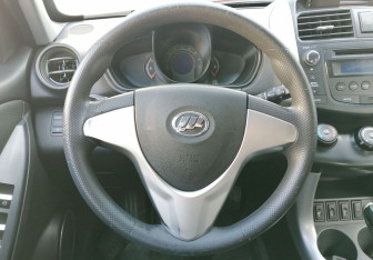 Подержанный автомобиль Lifan X60 2015 года (12 фото)