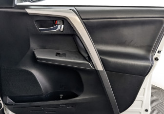 Подержанный автомобиль Toyota RAV4 2016 года (25 фото)