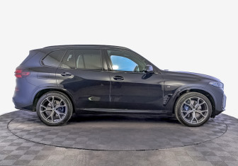 Подержанный автомобиль BMW X5 2025 года (4 фото)