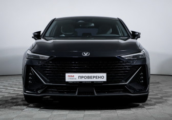 Подержанный автомобиль Changan UNI-V 2023 года (2 фото)