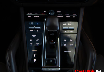 Подержанный автомобиль Porsche Cayenne 2018 года (15 фото)