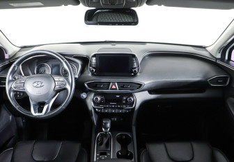 Подержанный автомобиль Hyundai Santa Fe 2018 года (12 фото)