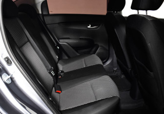 Подержанный автомобиль Kia Rio Sedan 2018 года (10 фото)