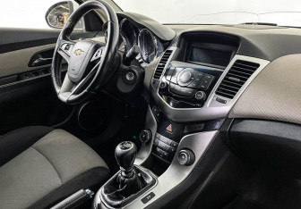 Подержанный автомобиль Chevrolet Cruze Hatchback 2012 года (9 фото)