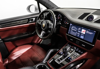 Подержанный автомобиль Porsche Cayenne 2018 года (9 фото)