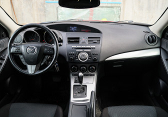 Подержанный автомобиль Mazda 3 Hatchback 2010 года (9 фото)
