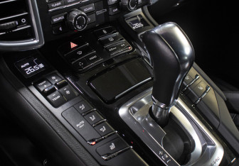 Подержанный автомобиль Porsche Cayenne 2011 года (18 фото)