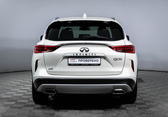 Подержанный автомобиль Infiniti QX50 2018 года (6 фото)