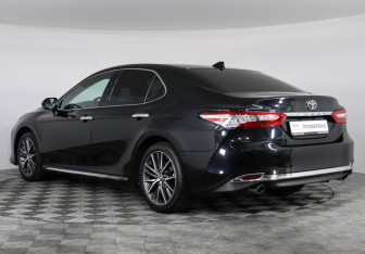 Подержанный автомобиль Toyota Camry Sedan 2023 года (7 фото)