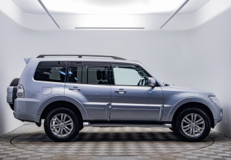 Подержанный автомобиль Mitsubishi Pajero 2011 года (6 фото)