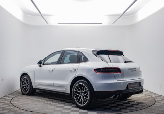 Подержанный автомобиль Porsche Macan 2017 года (7 фото)