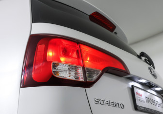 Подержанный автомобиль Kia Sorento 2014 года (19 фото)