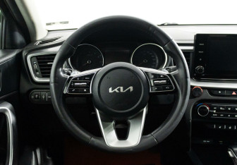 Подержанный автомобиль Kia Ceed Wagon 2021 года (13 фото)