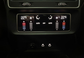 Подержанный автомобиль Audi Q8 2022 года (24 фото)