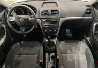 Подержанный автомобиль Skoda Yeti 2014 года (10 фото)