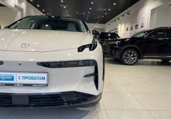 Подержанный автомобиль Zeekr X 2023 года (8 фото)