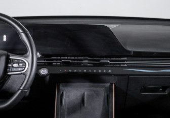 Подержанный автомобиль Omoda C5 2024 года (13 фото)
