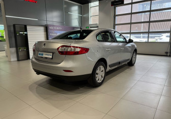 Подержанный автомобиль Renault Fluence 2014 года (4 фото)