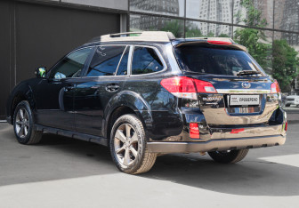 Подержанный автомобиль Subaru Outback Wagon 2014 года (6 фото)