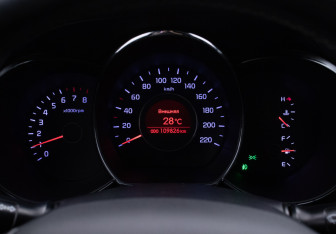 Подержанный автомобиль Kia Rio Hatchback 2013 года (12 фото)