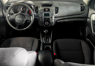 Подержанный автомобиль Kia Cerato Sedan 2013 года (11 фото)