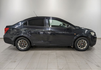 Подержанный автомобиль Chevrolet Aveo Sedan 2013 года (4 фото)