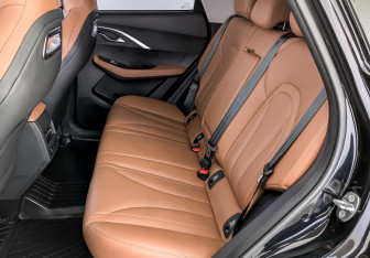 Подержанный автомобиль Omoda C5 2023 года (12 фото)