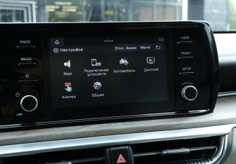 Подержанный автомобиль Kia K5 2020 года (18 фото)