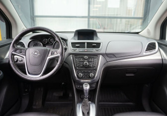 Подержанный автомобиль Opel Mokka 2012 года (12 фото)