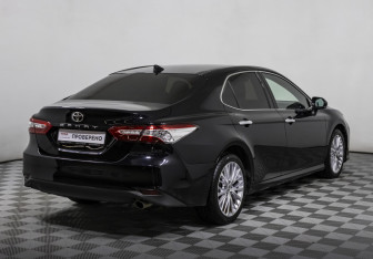 Подержанный автомобиль Toyota Camry Sedan 2019 года (5 фото)