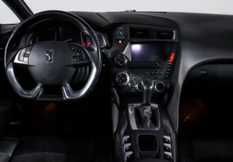 Подержанный автомобиль Citroen DS5 2012 года (12 фото)