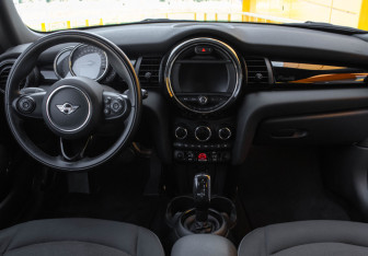 Подержанный автомобиль MINI Hatch 2021 года (10 фото)