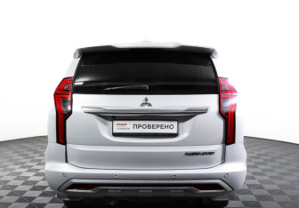 Подержанный автомобиль Mitsubishi Pajero Sport 2020 года (6 фото)