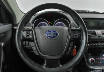 Подержанный автомобиль FAW Besturn X80 2017 года (6 фото)