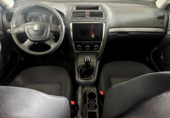 Подержанный автомобиль Skoda Octavia Liftback 2013 года (11 фото)