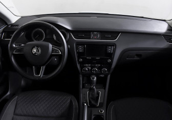 Подержанный автомобиль Skoda Octavia Liftback 2018 года (8 фото)