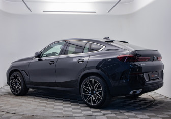 Подержанный автомобиль BMW X6 2020 года (3 фото)