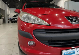 Подержанный автомобиль Peugeot 207 Hatchback 2008 года (8 фото)