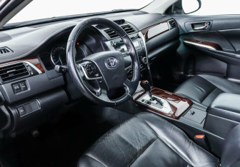 Подержанный автомобиль Toyota Camry Sedan 2012 года (9 фото)