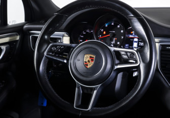Подержанный автомобиль Porsche Macan 2018 года (13 фото)