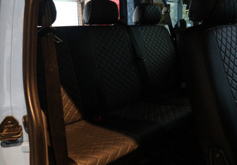 Подержанный автомобиль Volkswagen Transporter Van 2005 года (6 фото)