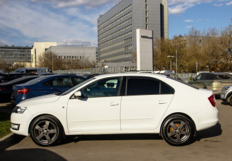 Подержанный автомобиль Skoda Rapid Liftback 2016 года (6 фото)
