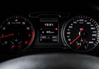 Подержанный автомобиль Audi Q3 2012 года (11 фото)