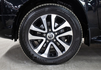 Подержанный автомобиль Toyota Land Cruiser Suv 2018 года (31 фото)