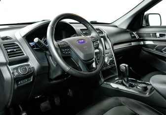 Подержанный автомобиль Ford Explorer 2018 года (9 фото)